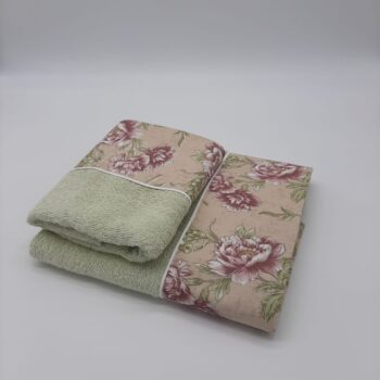 Coppia di asciugamani in spugna verde con bordo floreale classico 1