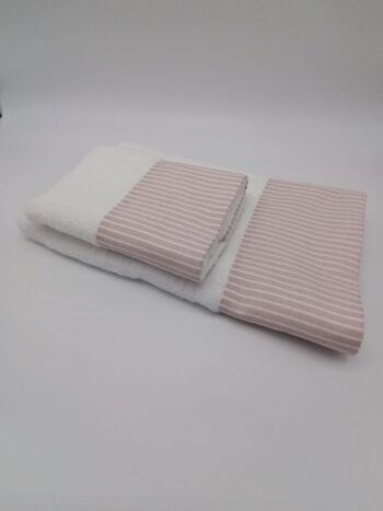 Coppia di asciugamani spugna di cotone bordata in tessuto