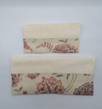 Coppia di asciugamani in spugna bordato con lino